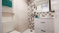 Bathroom of Flat for sale in  Madrid Capital  with Air Conditioner, Heating and Private garden