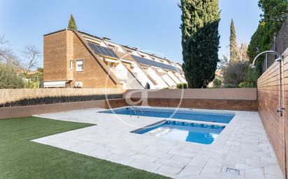 Swimming pool of Single-family semi-detached for sale in Sant Cugat del Vallès  with Heating, Private garden and Terrace