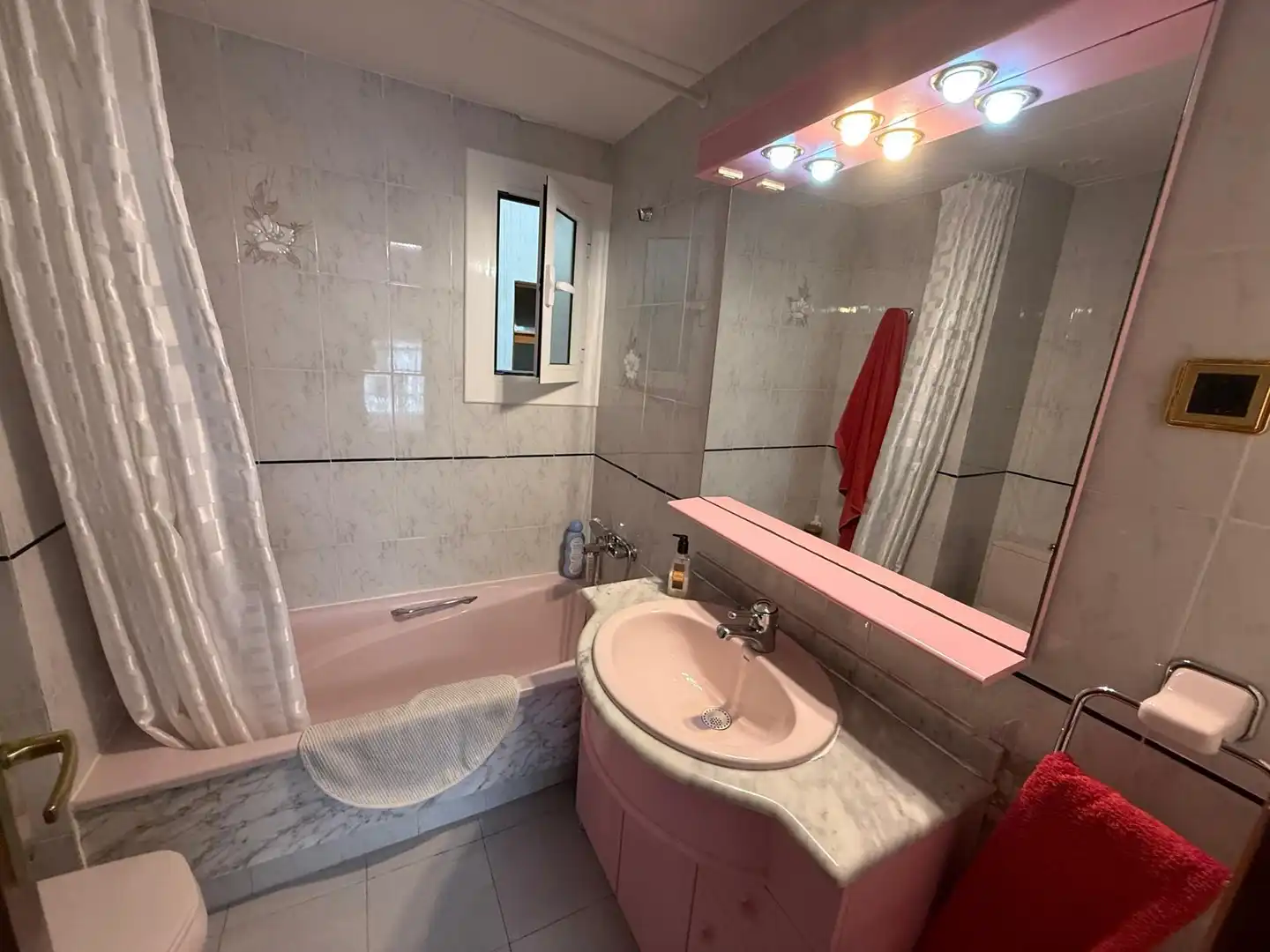 Badezimmer von Wohnungen zum Verkauf in Calafell mit Heizung, Privatgarten und Terrasse