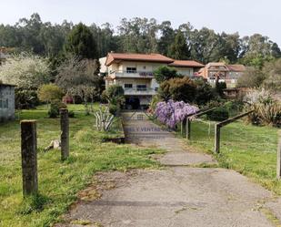 Vista exterior de Casa adosada en venda en Vigo  amb Calefacció, Jardí privat i Parquet