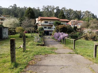 Vista exterior de Casa adosada en venda en Vigo  amb Calefacció, Jardí privat i Parquet