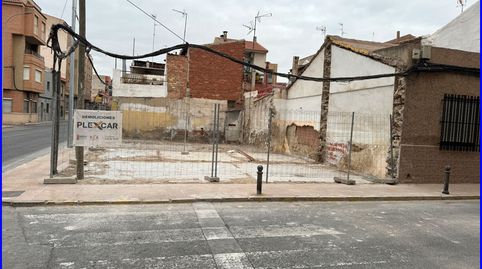 Solar en esquina con fachada a C/ La Luz y Carretera de Abanilla