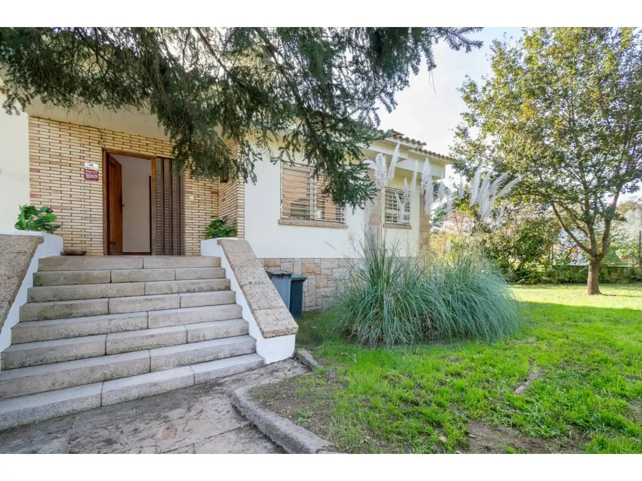 Houses for sale in Avenida de Can Bells, Vilobí d'Onyar