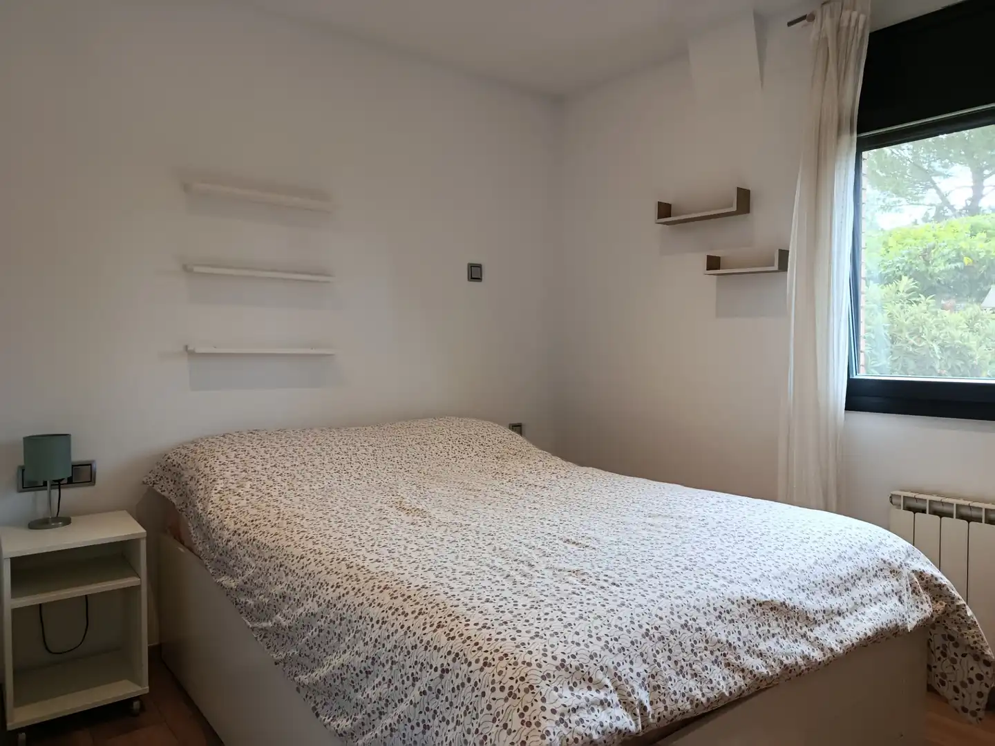Dormitori de Casa adosada en venda en Girona amb Aire condicionat, Calefacció i Jardí privat