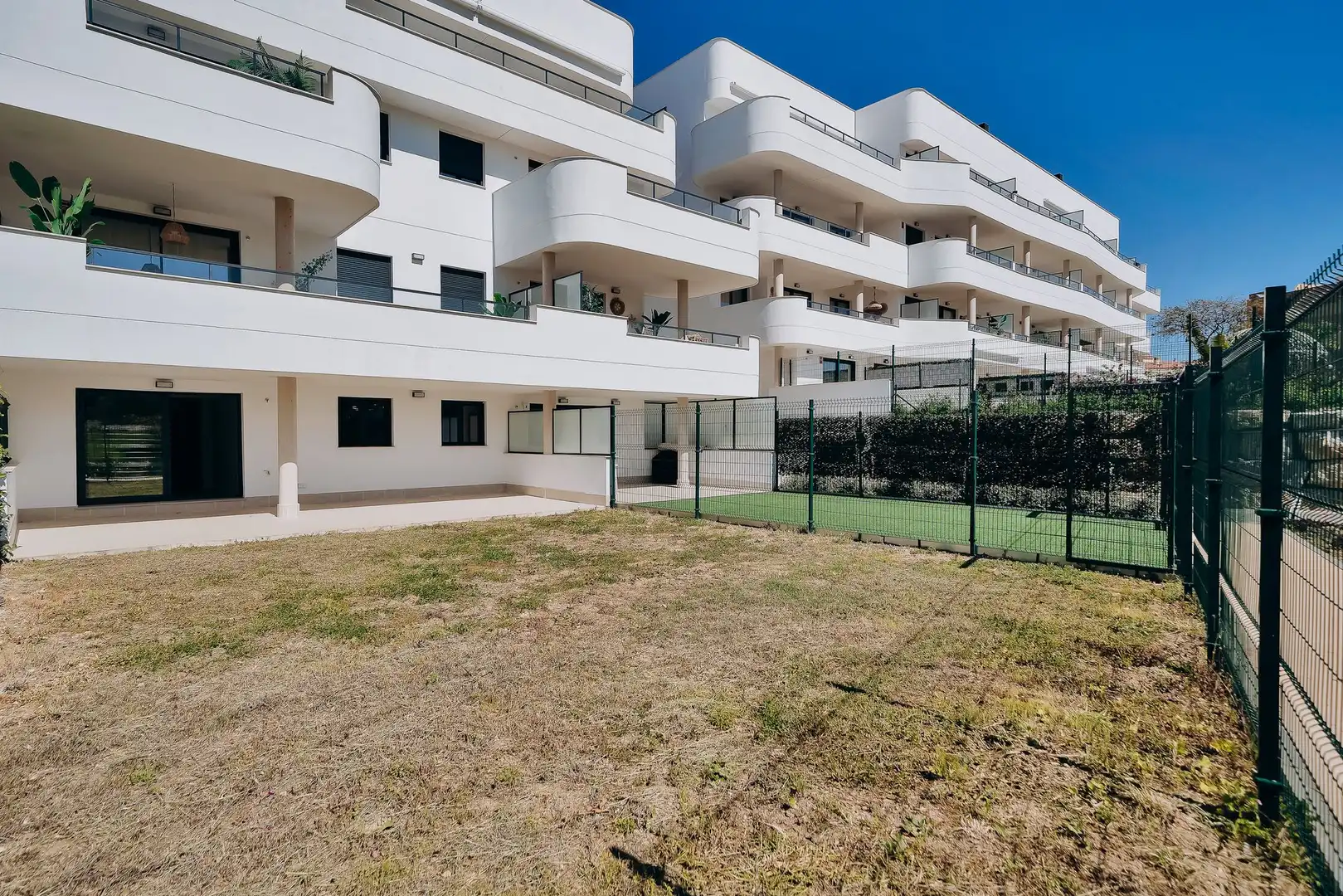 Vista exterior de Apartament en venda en Estepona amb Terrassa