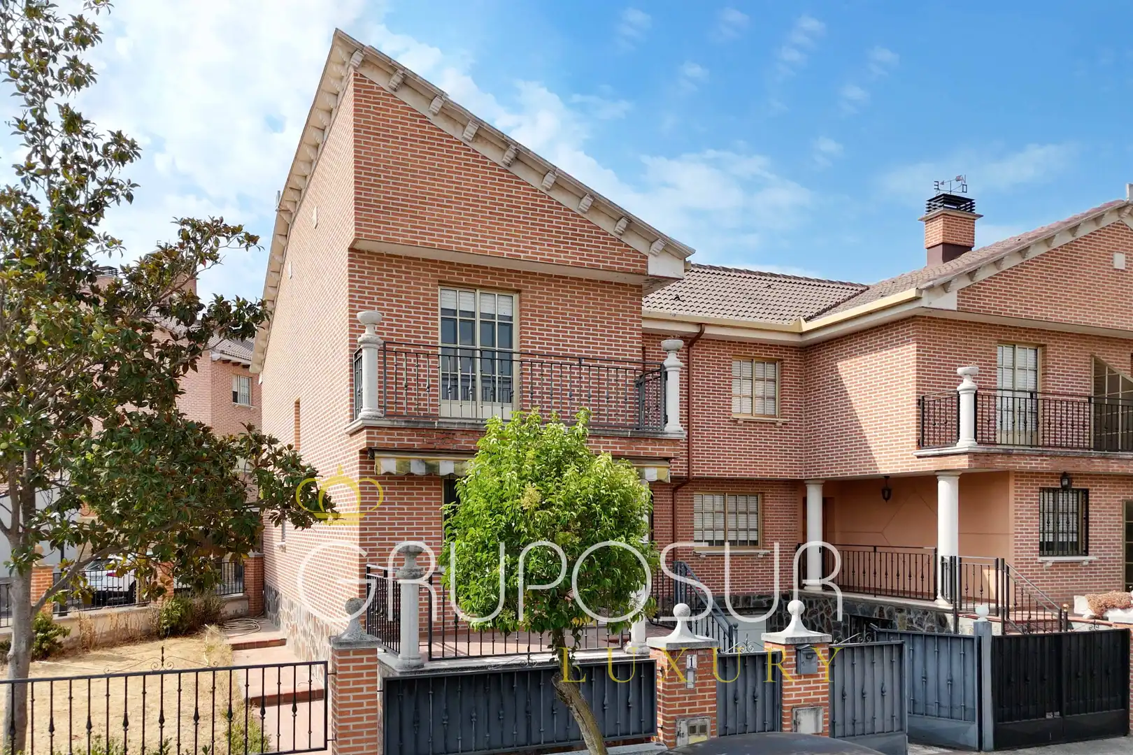 Casa aparellada amb jardí en venda a Calle Castilla y León 22, imagen 5
