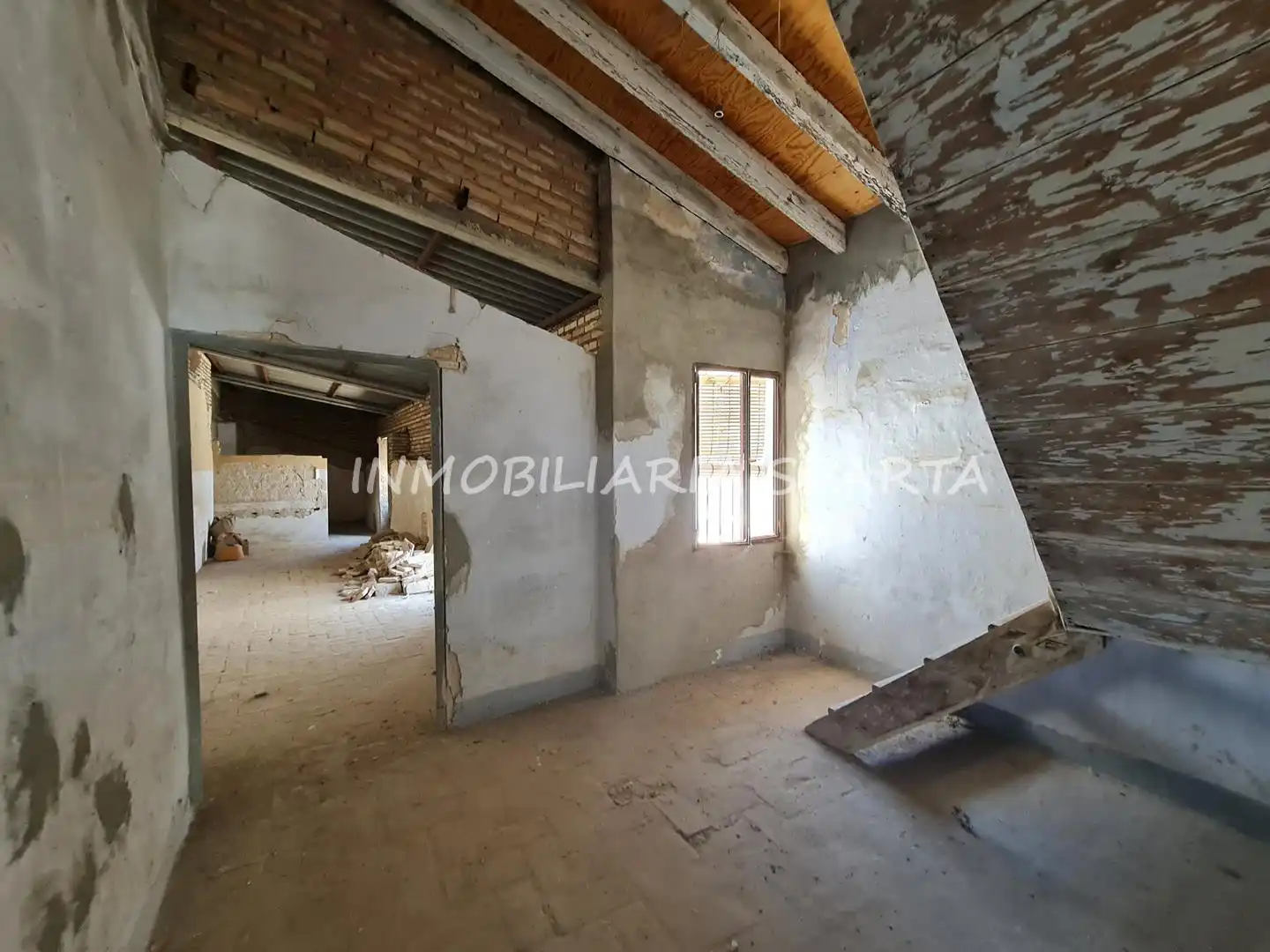 Casa adosada en venda en Sanlúcar la Mayor amb Jardí privat i Balcó