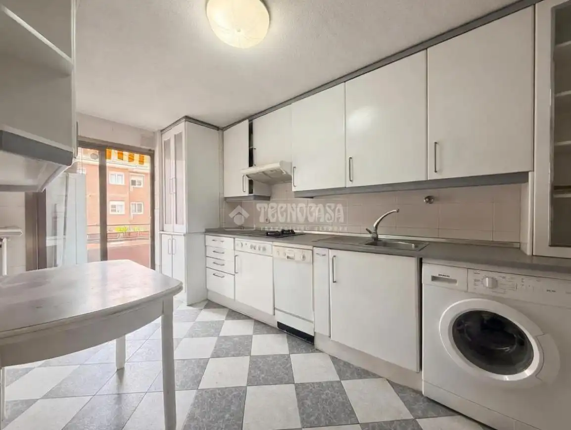 Cuina de Pis en venda en Madrid amb Aire condicionat, Parquet i Terrassa