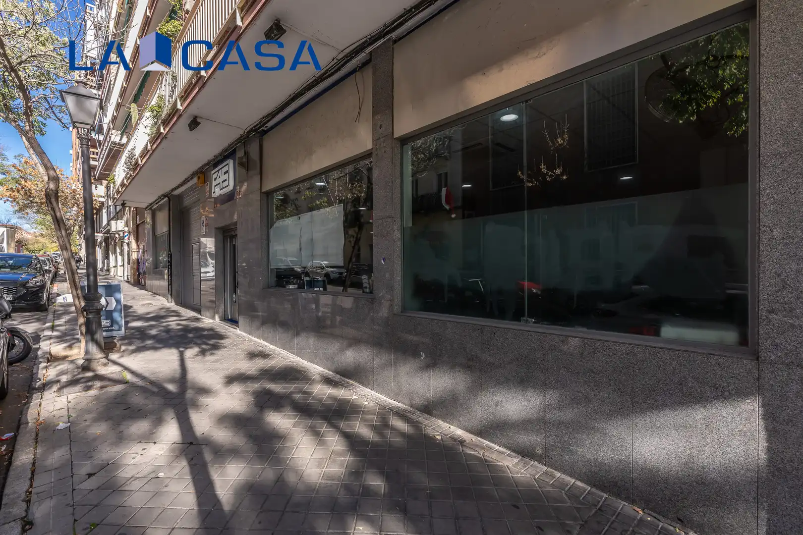 Vista exterior de Local en venda en Madrid
