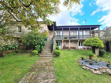Casa rústica con balcón en venta en Vilamarín