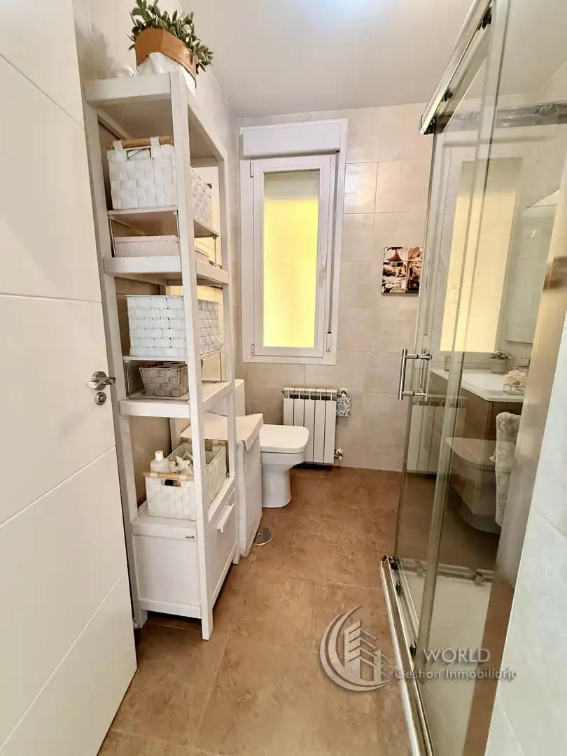 Badezimmer von Wohnung zum Verkauf in Madrid mit Klimaanlage, Heizung und Möbliert