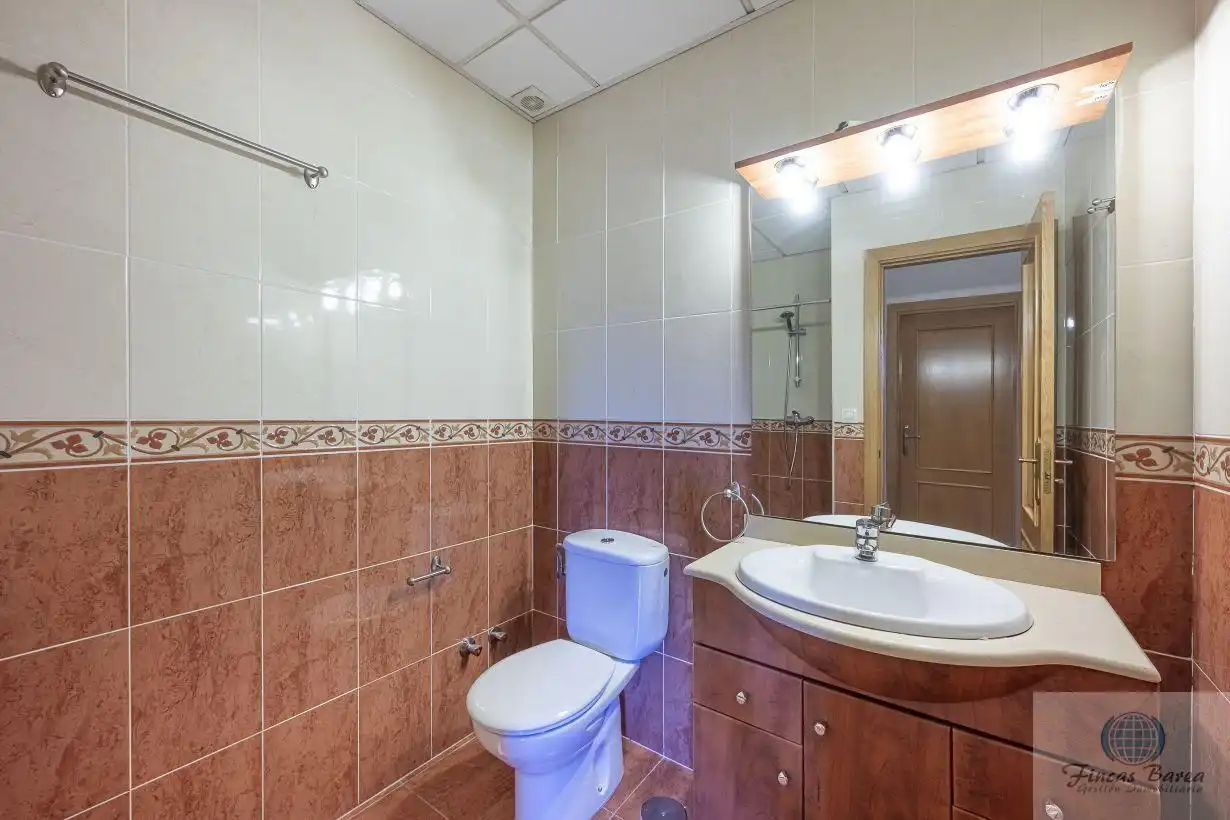 Baño de Ático en venta en Fuengirola con Aire acondicionado, Terraza y Trastero