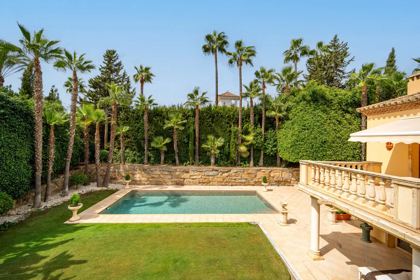 Casa amb terrassa en venda a Nueva Andalucía