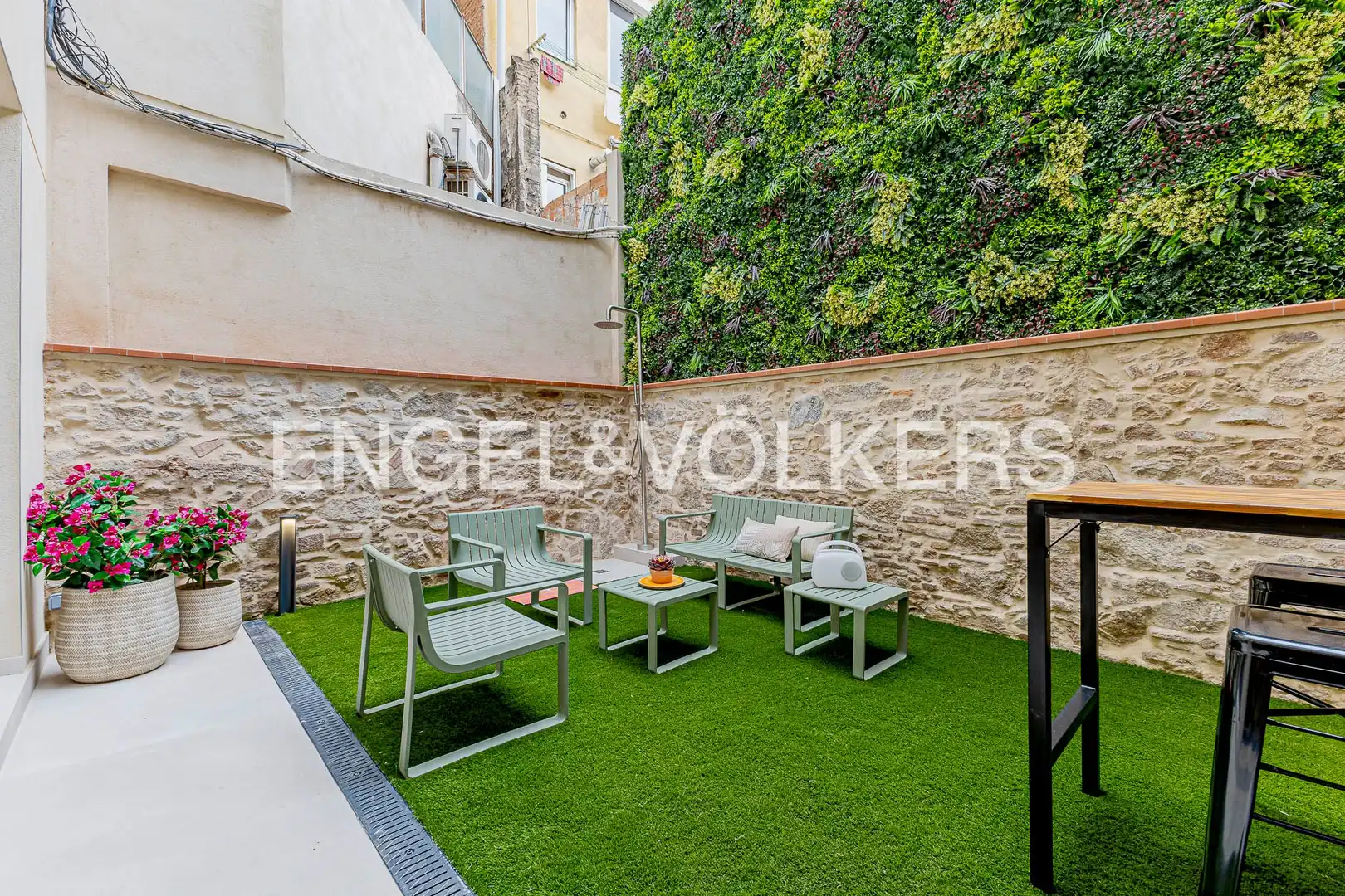 Terrasse von Wohnung zum Verkauf in Barcelona mit Klimaanlage, Heizung und Privatgarten