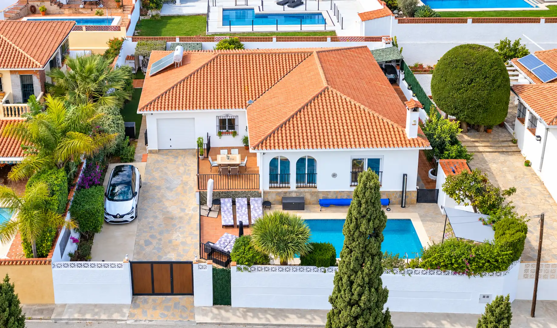 Exterior view of Houses for sale in La Duquesa