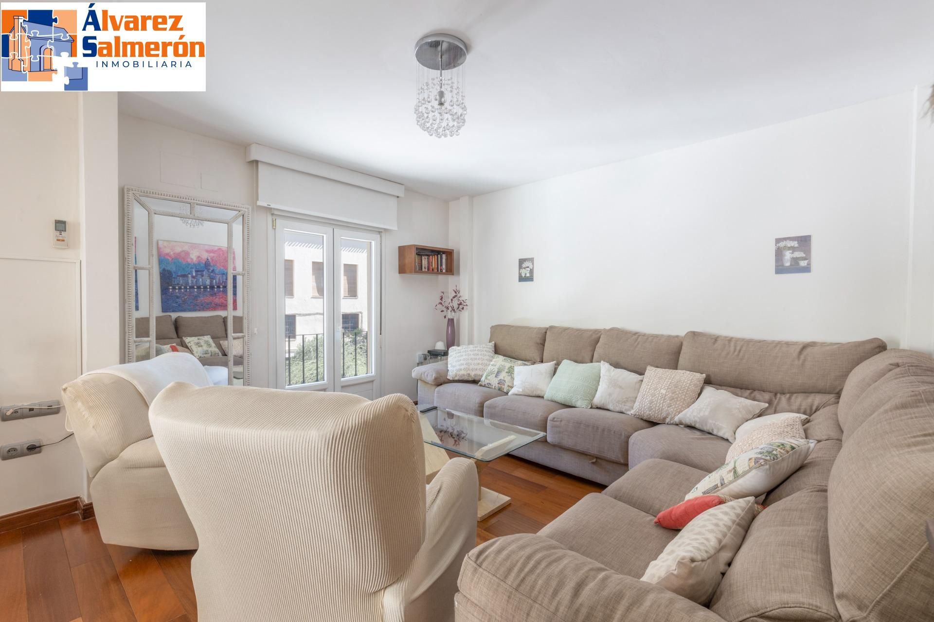 Sala d'estar de Casa o xalet en venda en  Granada Capital amb Aire condicionat, Terrassa i Balcó