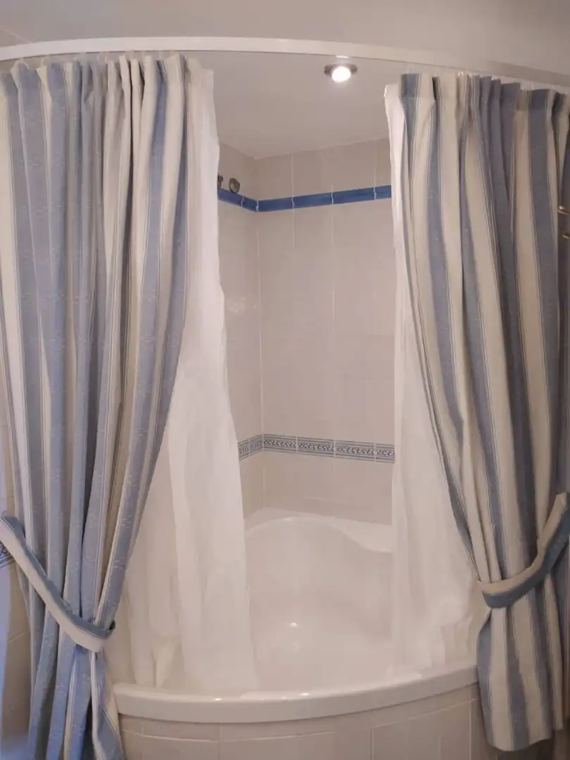 Baño de Piso de alquiler en Valencia con Aire acondicionado, Calefacción y Trastero