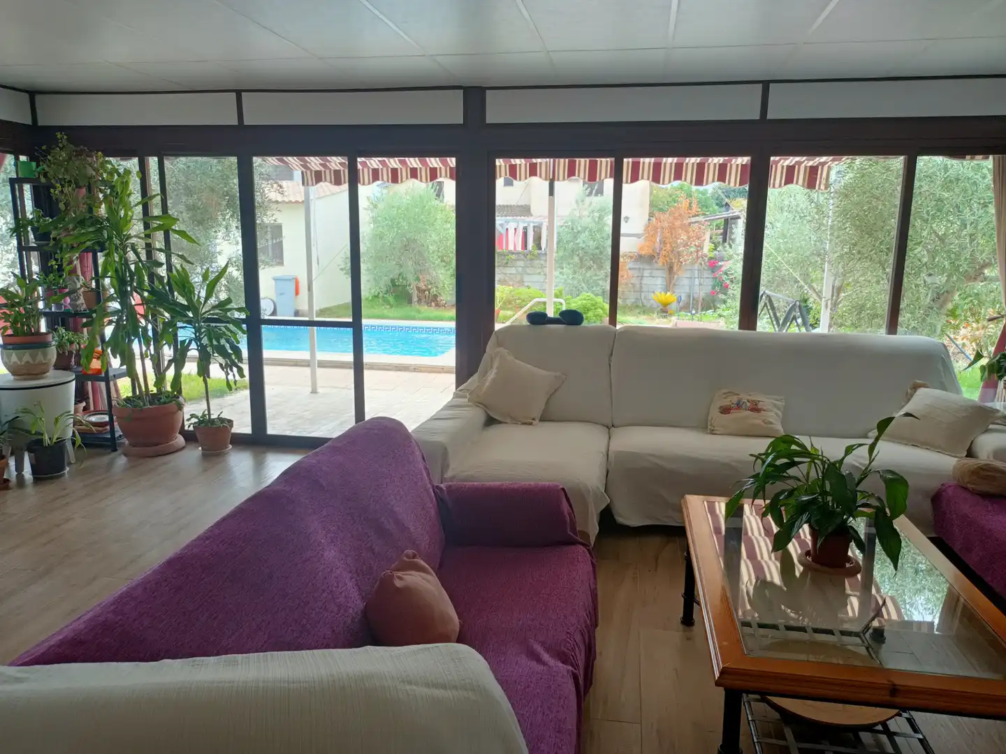 Sala d'estar de Casa o xalet en venda en Poniente-Norte - Miralbaida - Parque Azahara