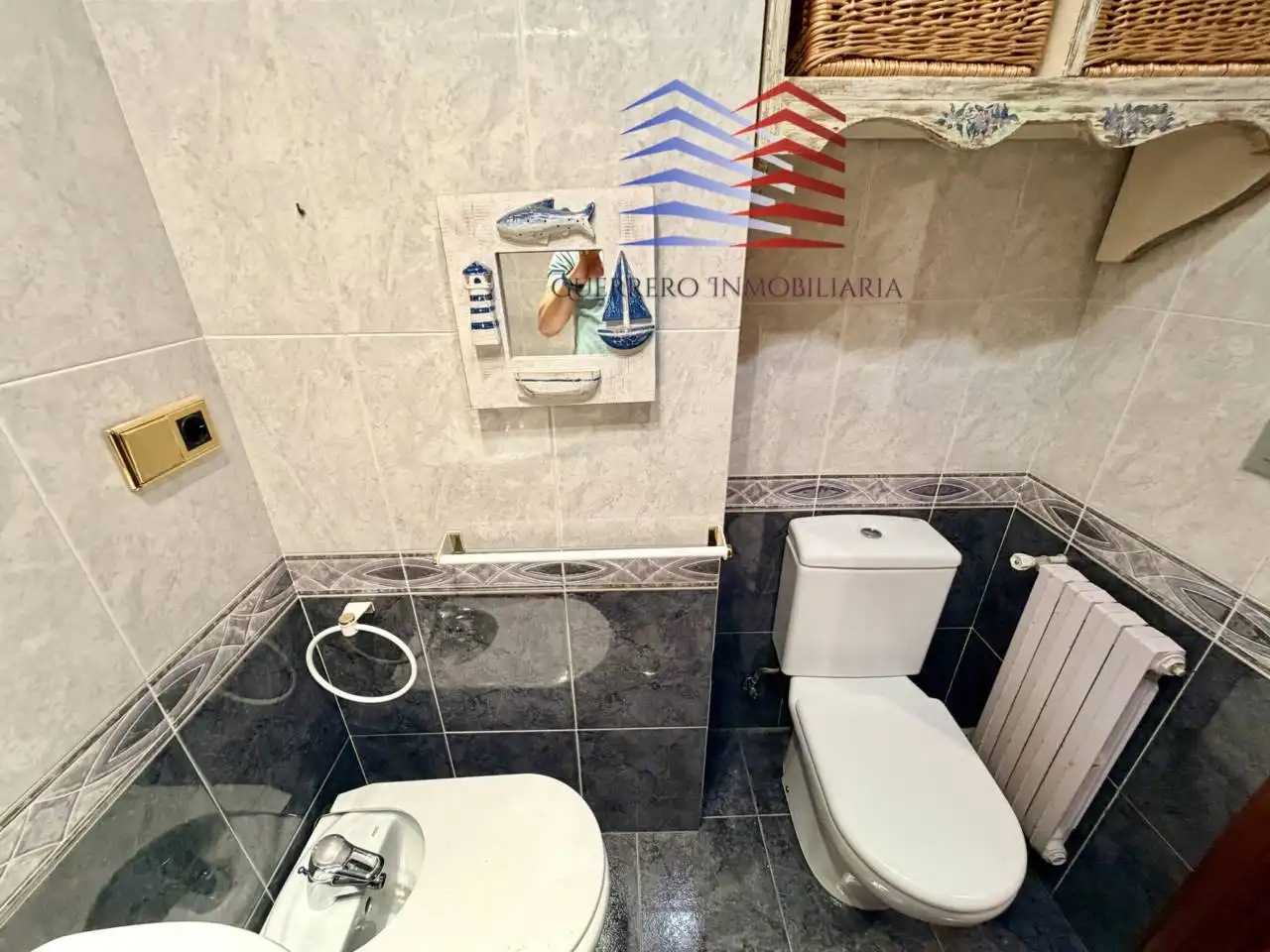 Bany de Apartament de lloguer en Ourense Capital  amb Calefacció, Parquet i Terrassa