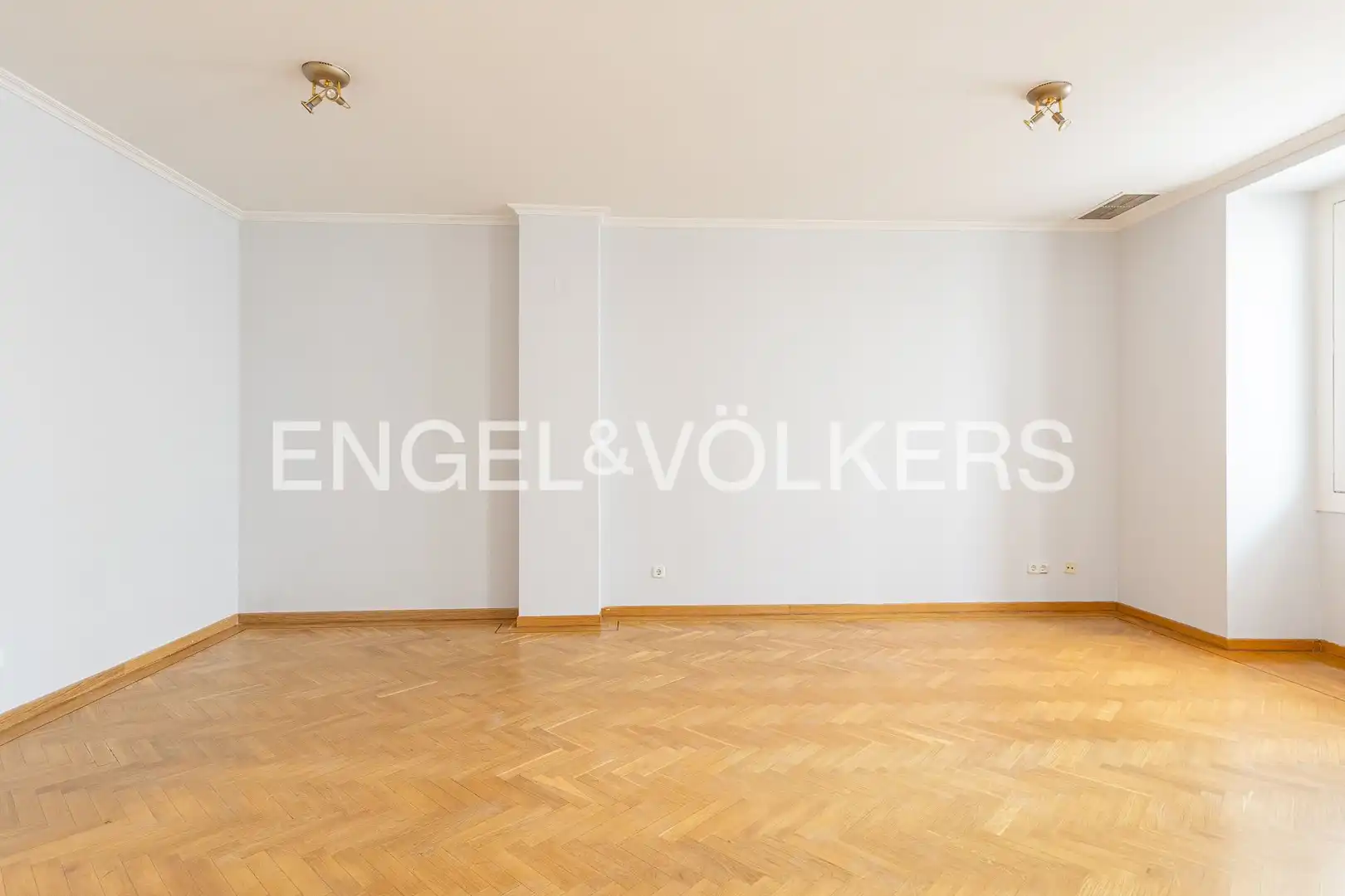 Living room of Flat for sale in Madrid  with Air Conditioner and Heating