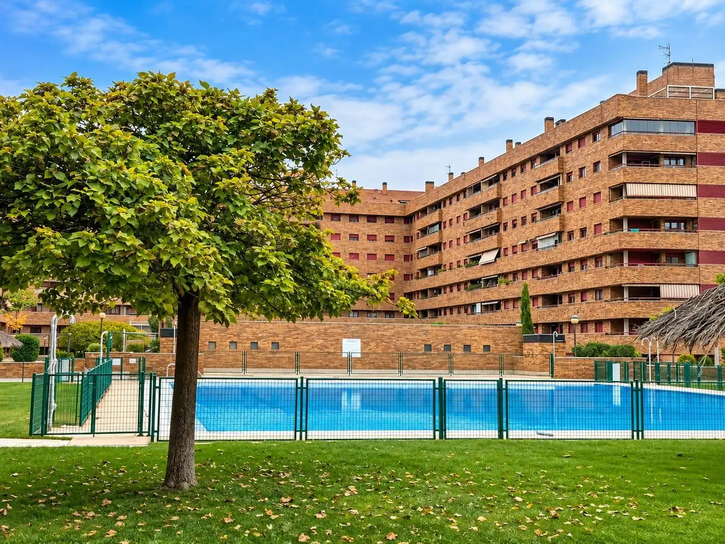 Piscina de Pis en venda en El Quiñón  