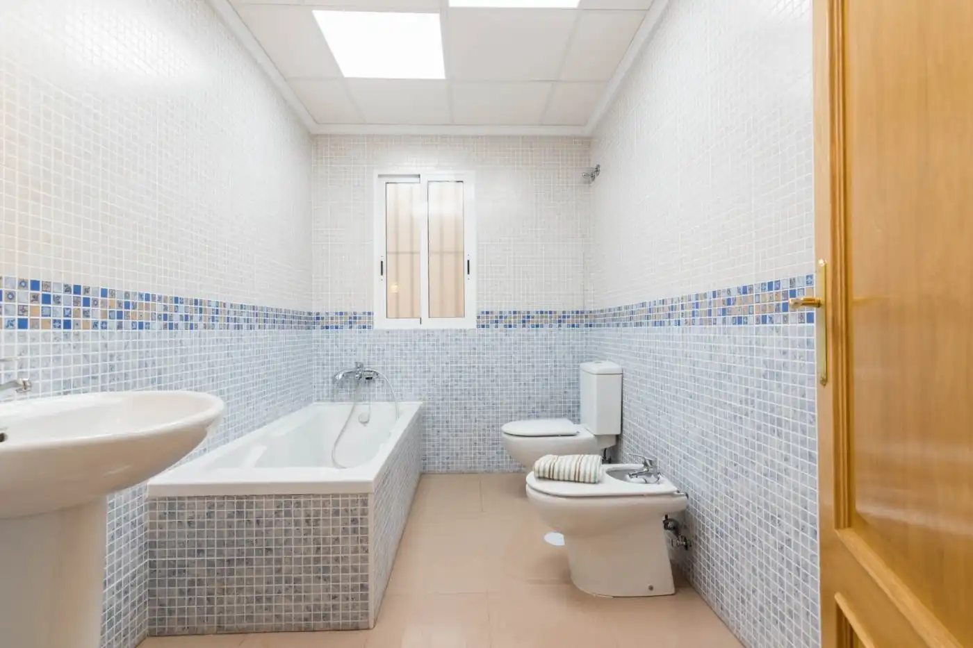 Baño de Piso en venta en Murcia con Parquet, Trastero y Balcón