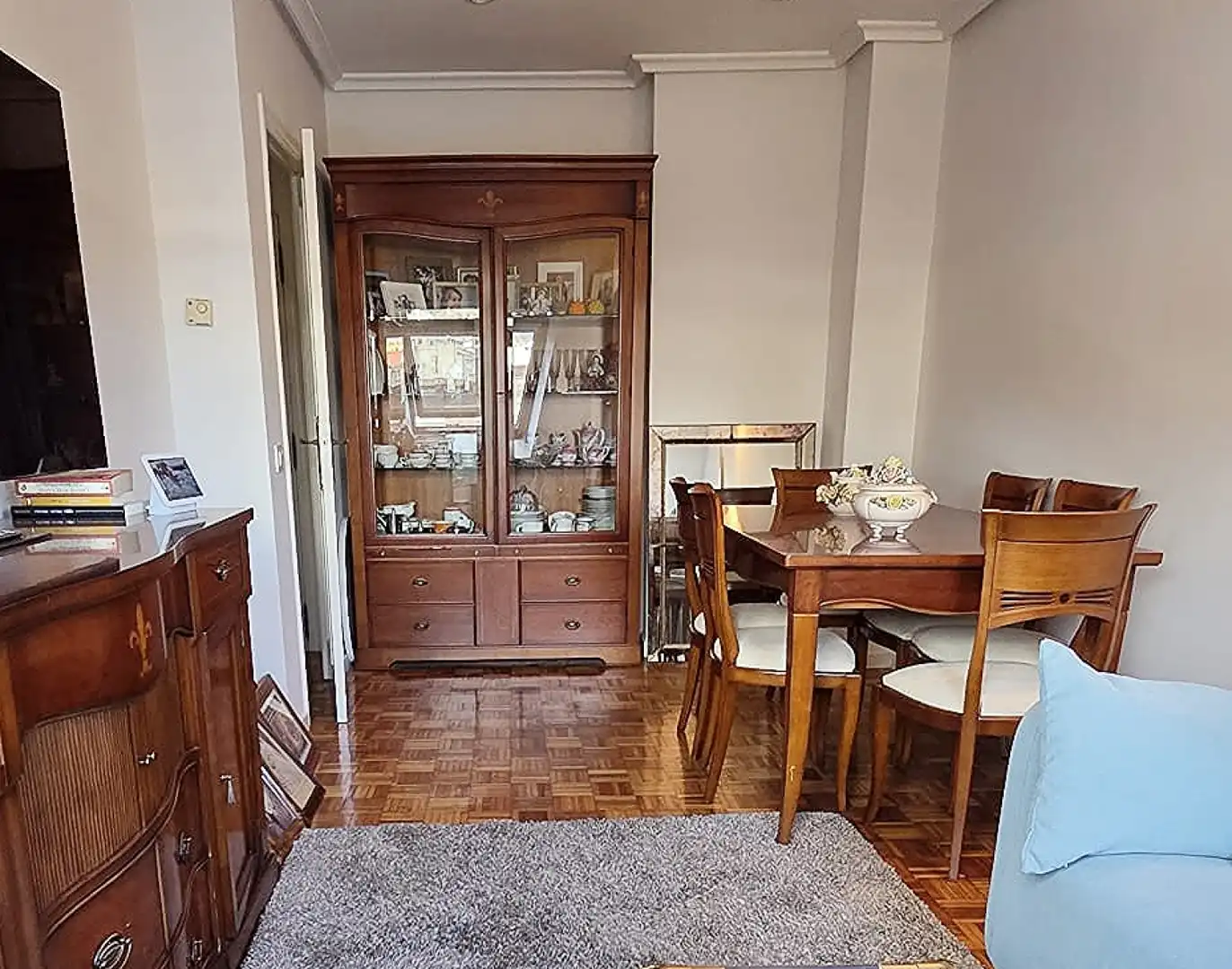 Menjador de Àtic en venda en Oviedo  amb Calefacció, Jardí privat i Parquet