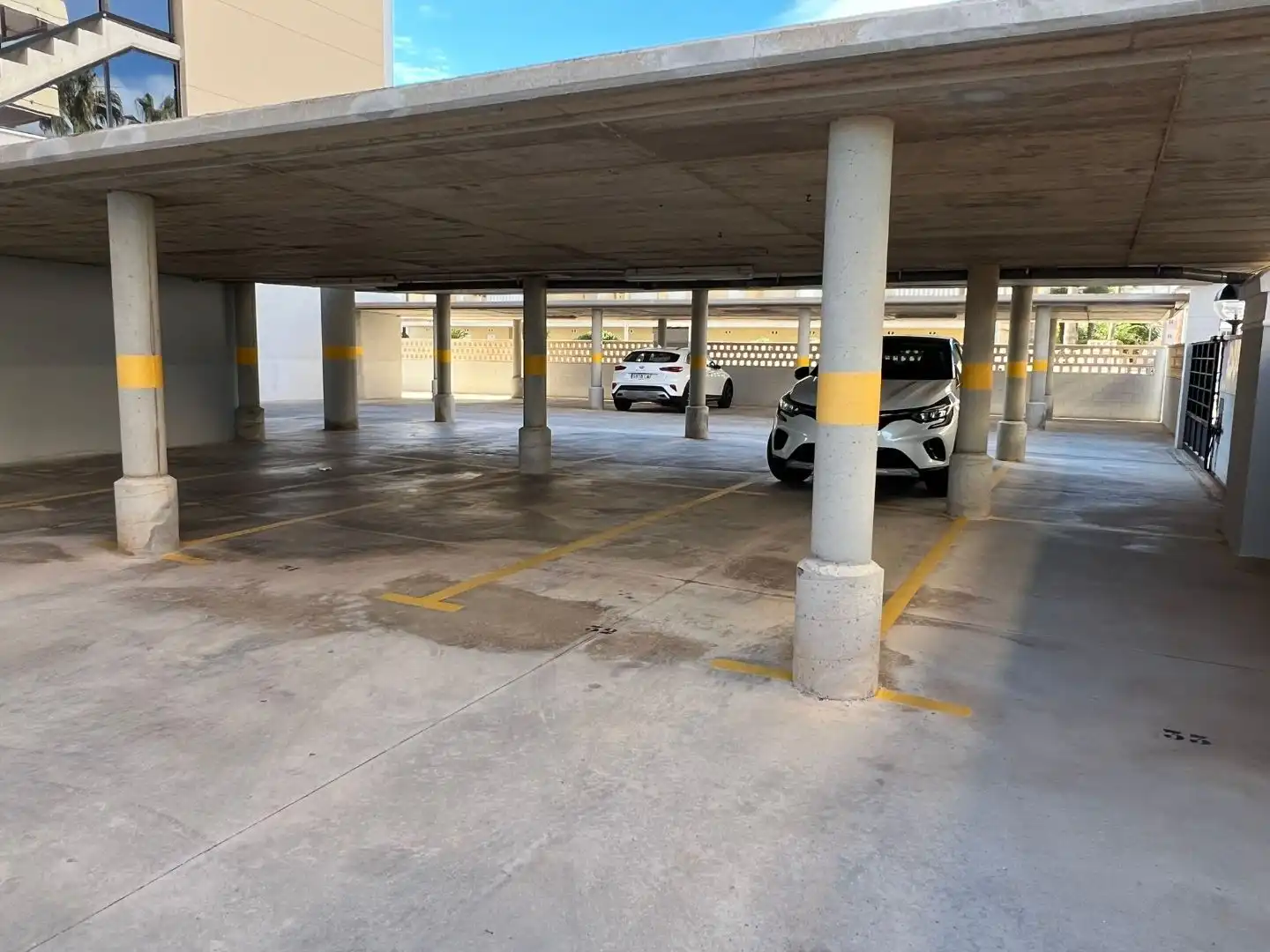 Aparcament de Pis de lloguer en Daimús amb Aire condicionat, Jardí privat i Terrassa