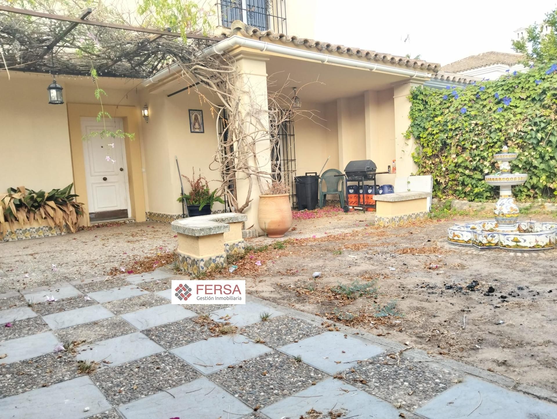 Exterior view of Single-family semi-detached for sale in El Puerto de Santa María  with Air Conditioner, Heating and Private garden
