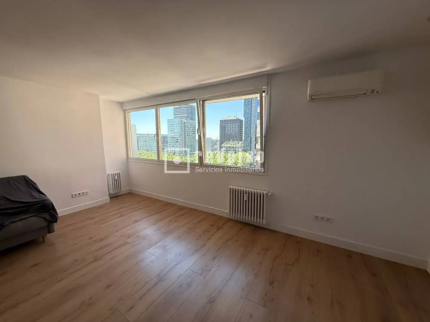 Schlafzimmer von Loft zur Miete in Madrid mit Klimaanlage