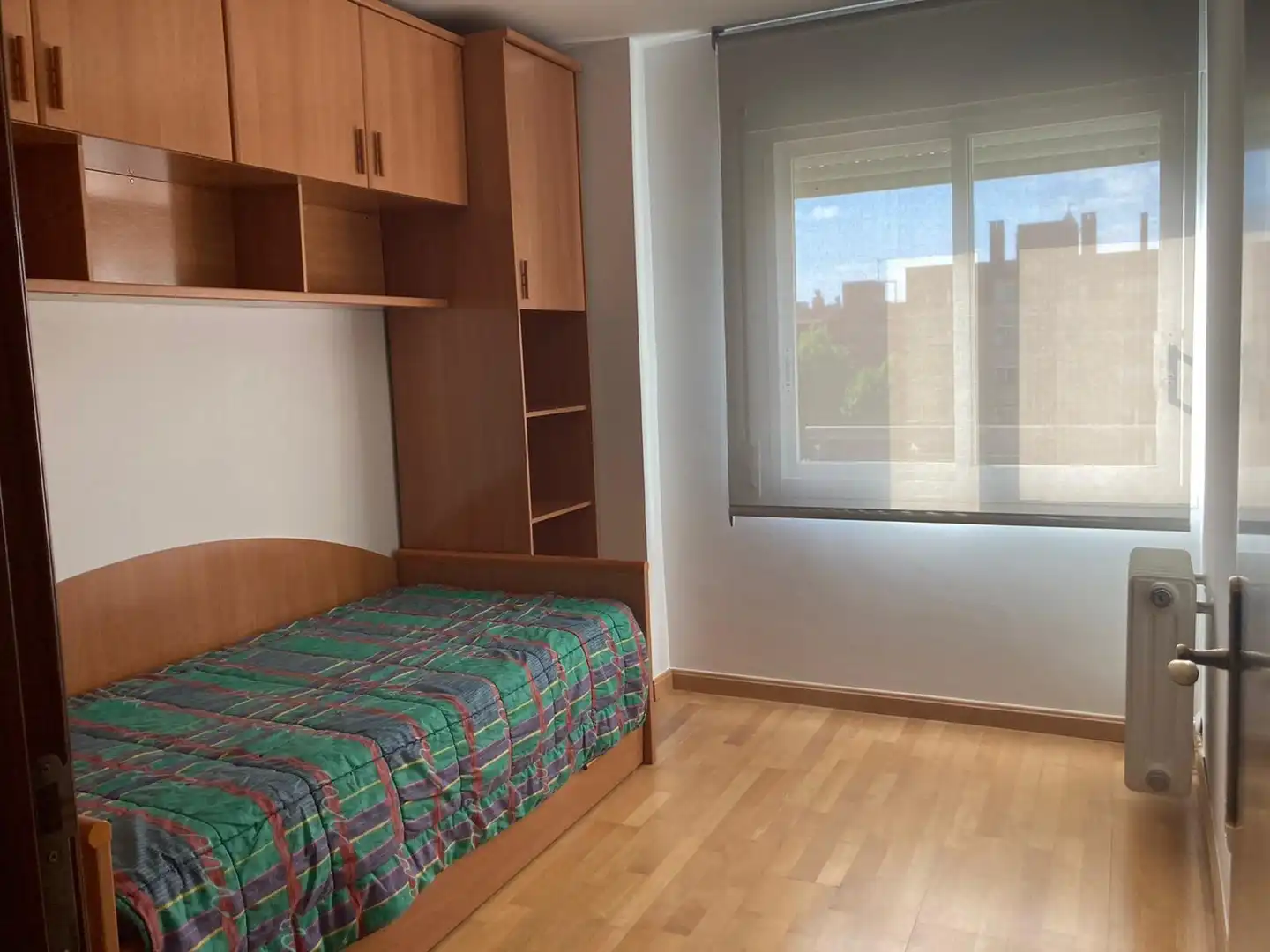 Habitación de Piso de alquiler en Mollet del Vallès con Calefacción, Parquet y Amueblado