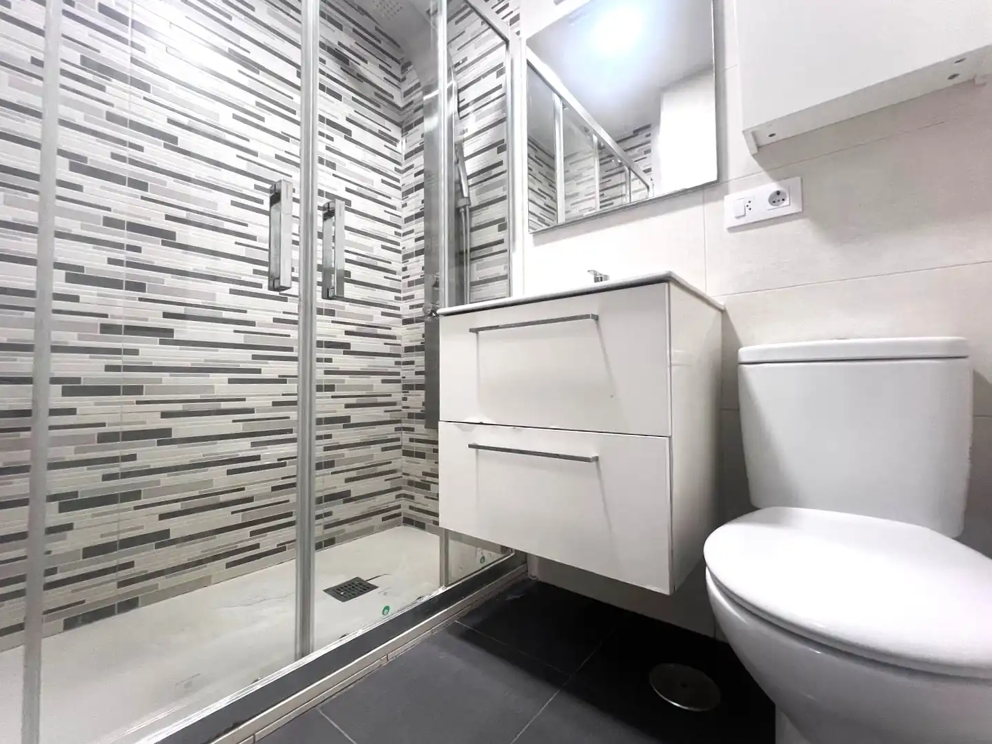 Bany de Apartament en venda en A Coruña Capital  amb Calefacció, Terrassa i Forn
