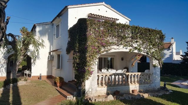 Vista exterior de Casa o xalet en venda en Cambrils amb Aire condicionat, Calefacció i Jardí privat