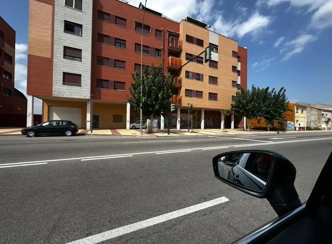 Vista exterior de Local en venta en Murcia