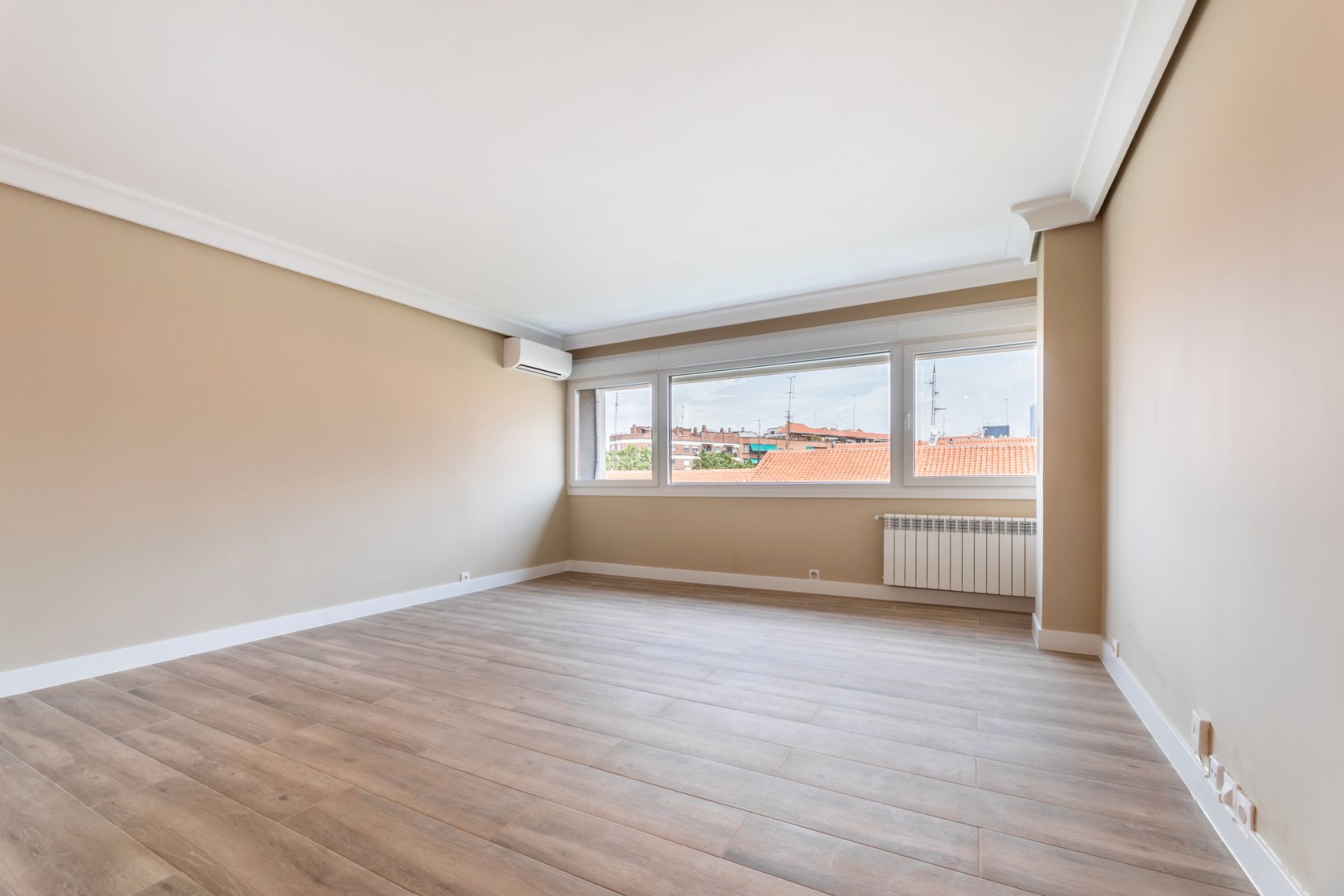 Living room of Flat for sale in  Madrid Capital  with Air Conditioner, Heating and Terrace