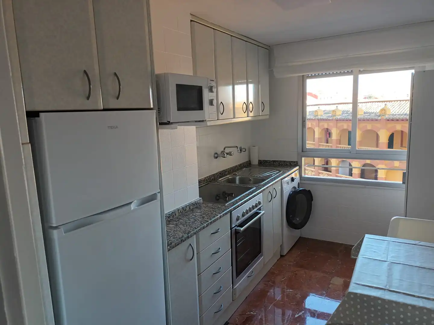 Cuina de Apartament de lloguer en Zaragoza amb Calefacció, Moblat i Forn