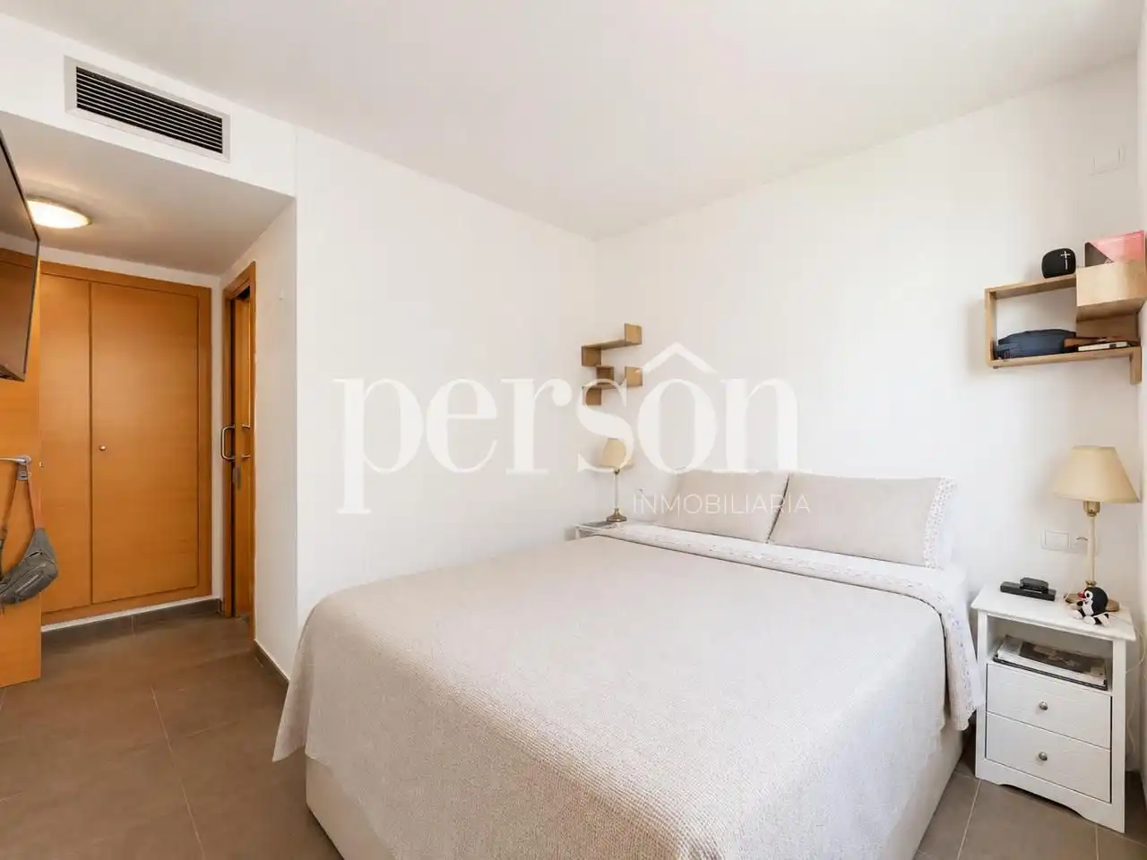 Bedroom of Flat for rent in Valencia  with Air Conditioner, Balcony and Community pool