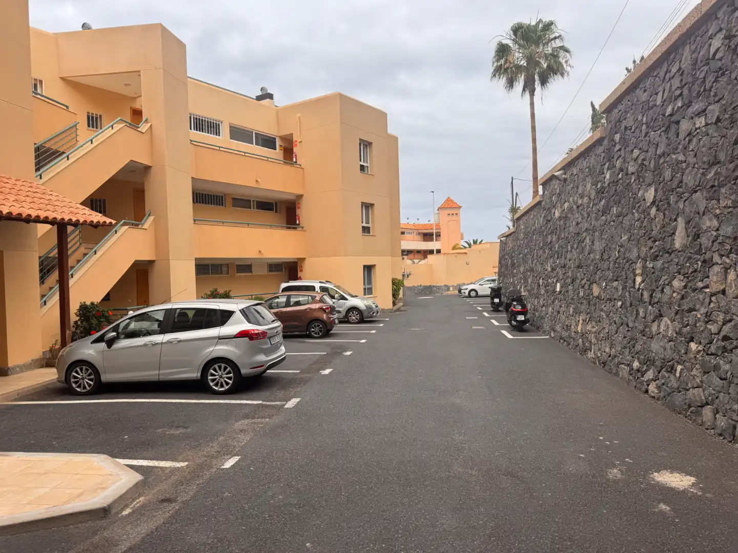 Parking de Ático en venta en Adeje con Terraza, Trastero y Amueblado