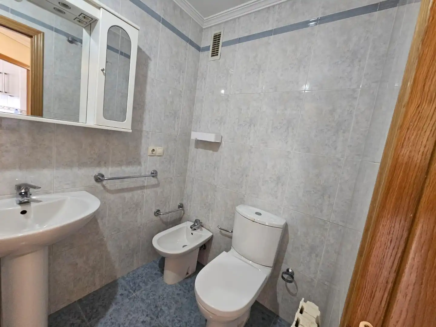 Bathroom of Flat for rent in Ourense Capital 