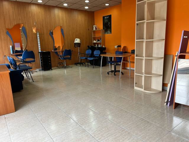 Local comercial en Venta en Francesc Macià en Nucli Urbà