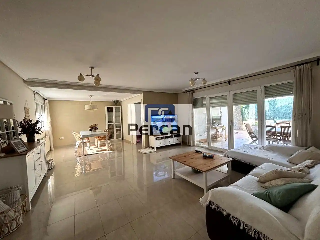 Sala de estar de Casa o chalet en venta en El Campello con Aire acondicionado, Calefacción y Jardín privado