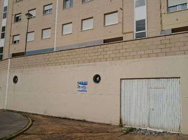 Local comercial en alquiler en Los Pinos - El Pilar