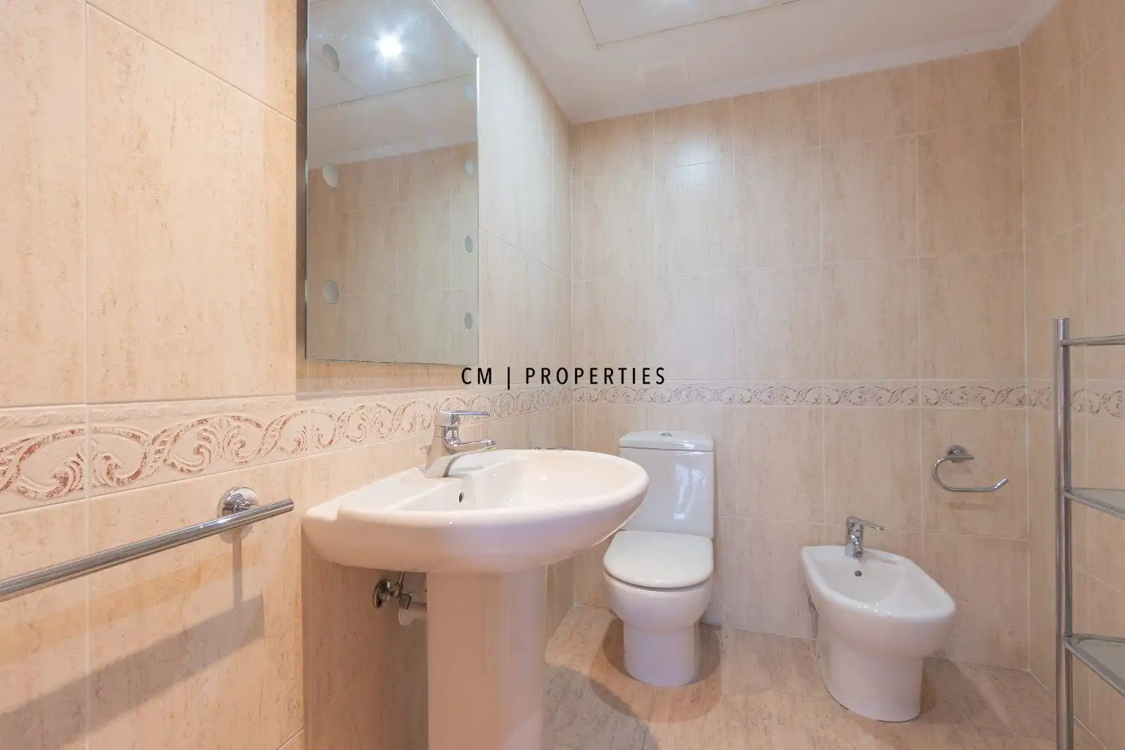 Bathroom of Flat for rent in Valencia  with Air Conditioner, Heating and Terrace