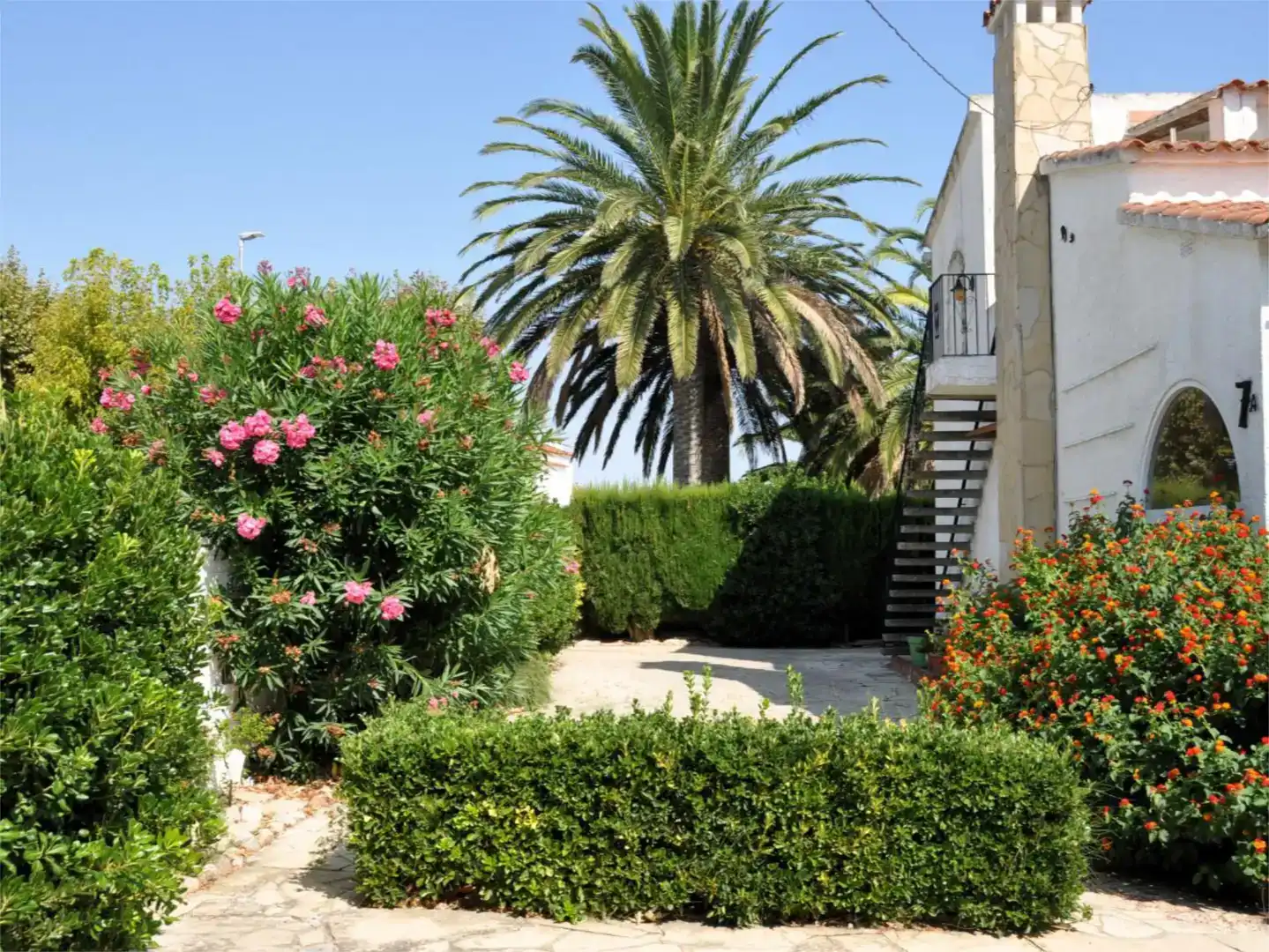 Garden of Houses for sale in Empuriabrava  with Air Conditioner and Swimming Pool