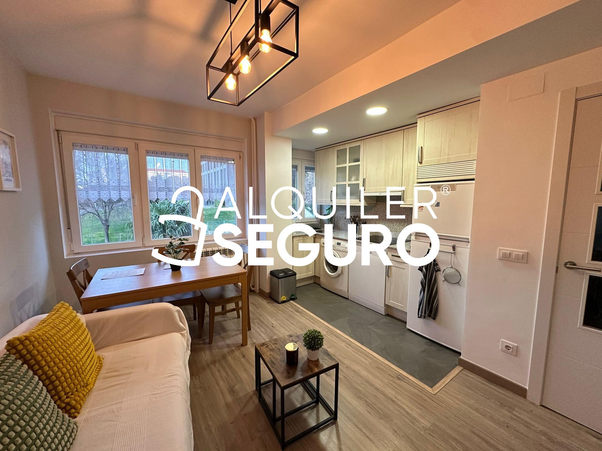 Exterior view of Flat for rent in  Madrid Capital  with Heating and Furnished