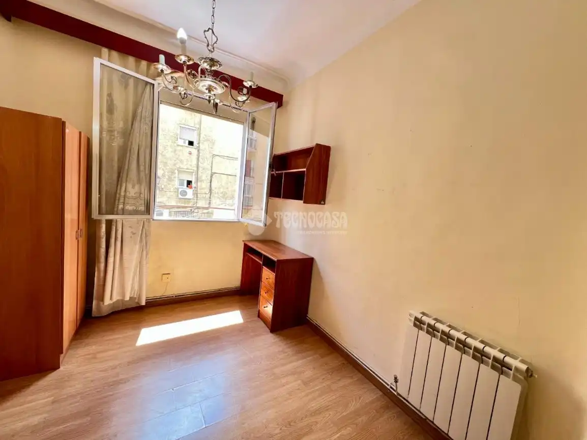 Bedroom of Flat for sale in Madrid  with Air Conditioner and Heating