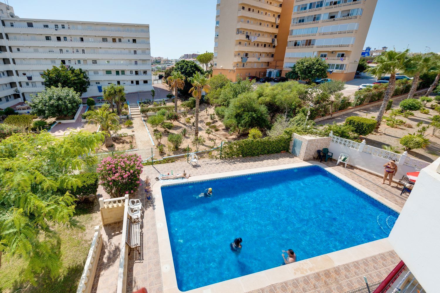 Piscina de Estudi en venda en Torrevieja amb Aire condicionat, Calefacció i Terrassa
