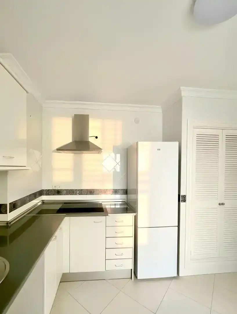 Küche von Wohnung zur Miete in Málaga mit Klimaanlage