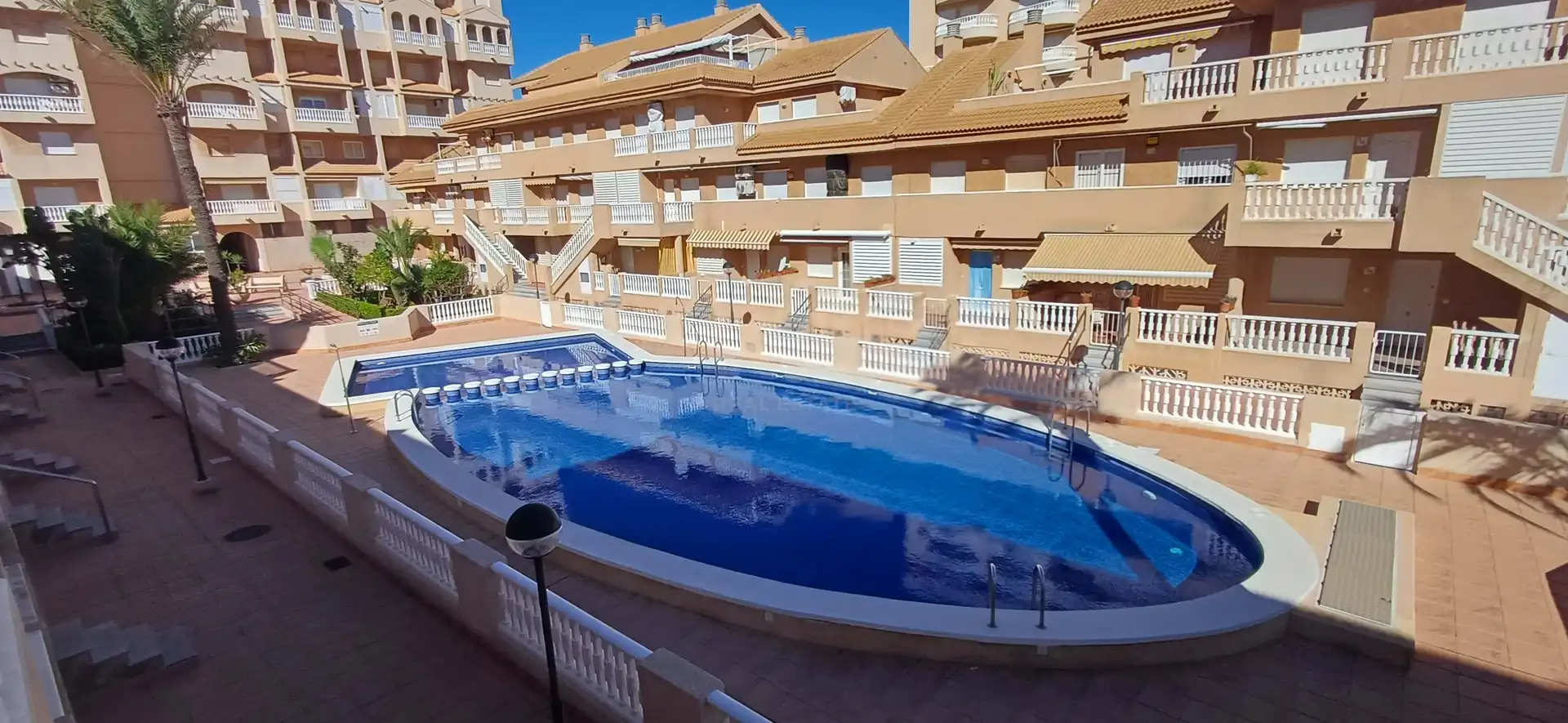 Schwimmbecken von Maisonette zum Verkauf in La Manga del Mar Menor mit Heizung, Terrasse und Schwimmbad