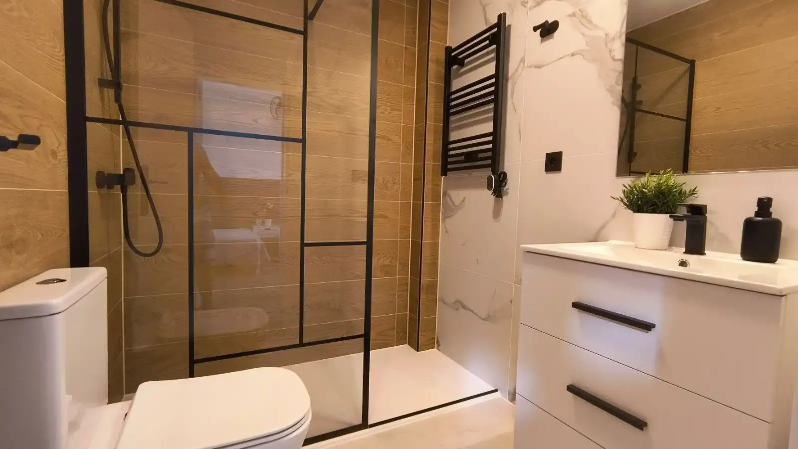 Bathroom of Detached homes for sale in Orihuela  with Air Conditioner, Heating and Private garden